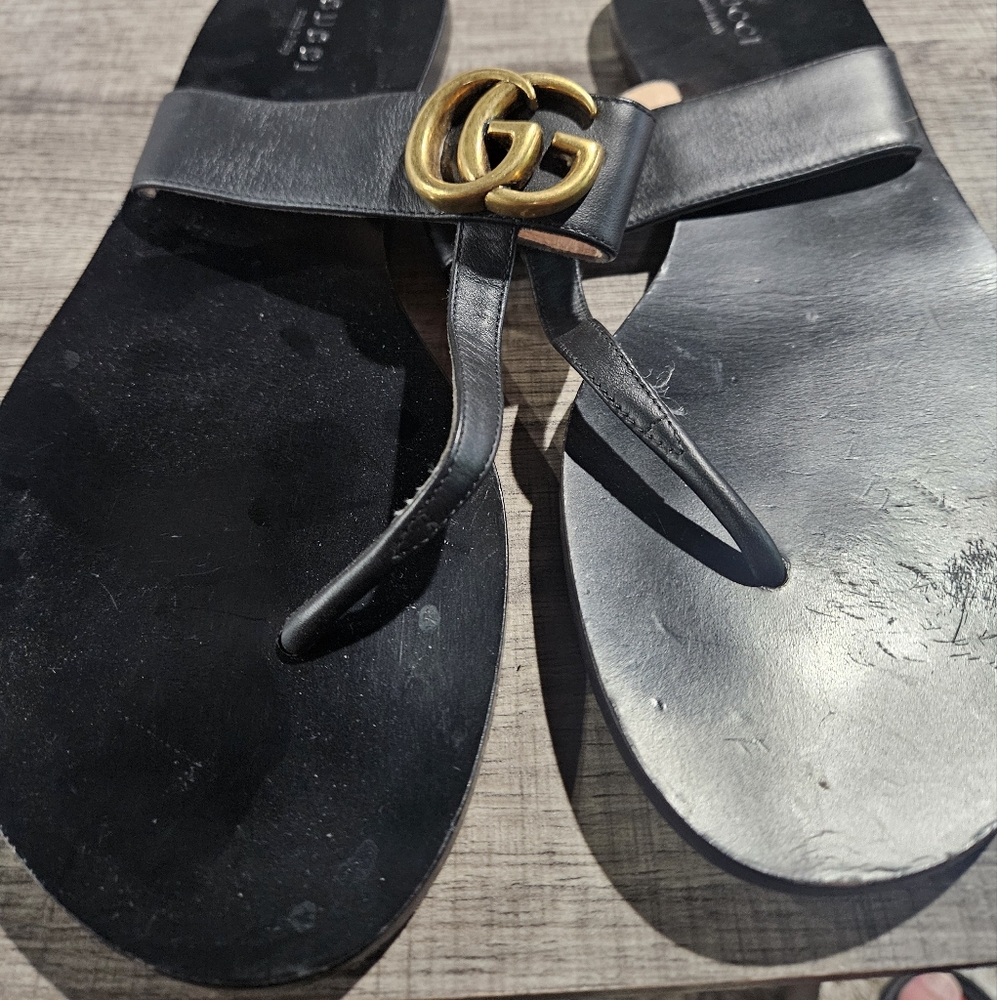 Gucci Black Flip-Flops with Gold Emblem Women's Size 39